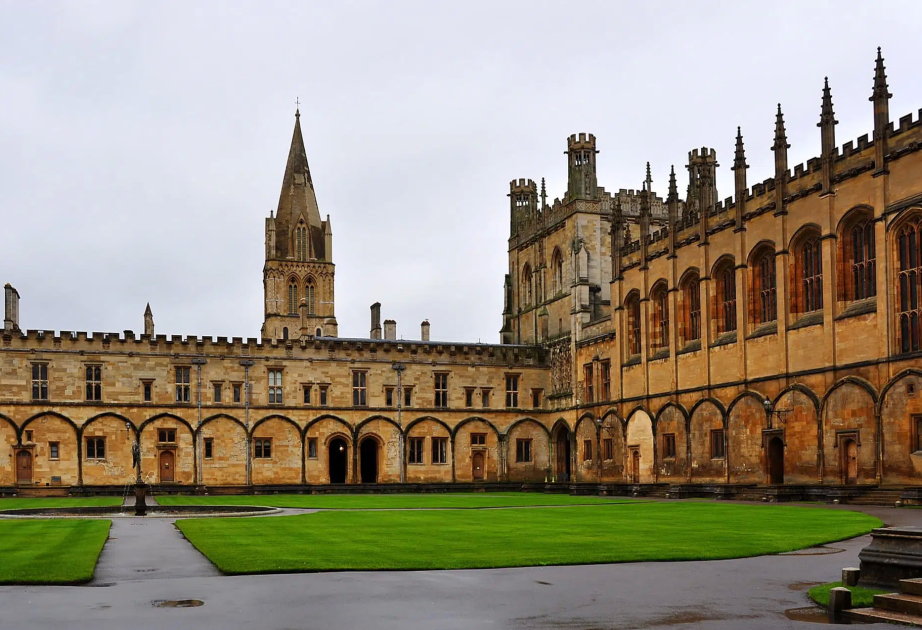 Britaniyada xarici tələbələrə vergi tətbiqi universitetlərə ildə 600 milyon funt sterlinqə başa gələ bilər