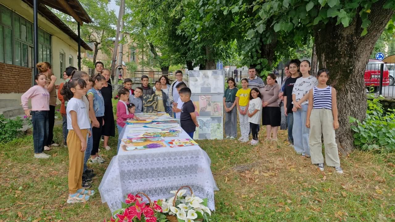 Qaşqaçayda gənc rəssamın əl işləri sərgilənib