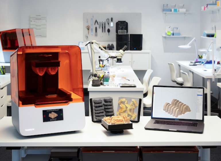 Rəqəmsal laboratoriyalar artıq bir çox universitetdə tətbiq edilir