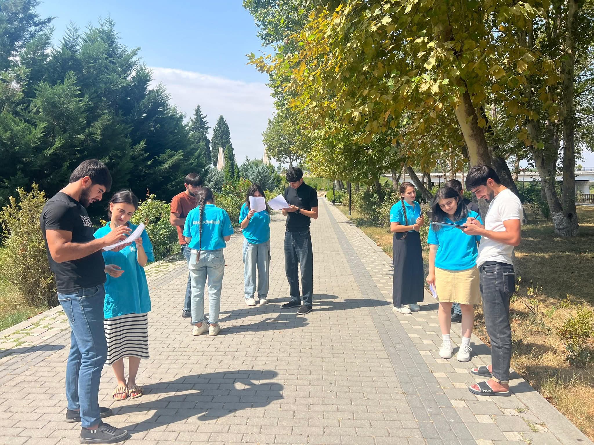 Qazaxda gənclər arasında sorğu keçirilib