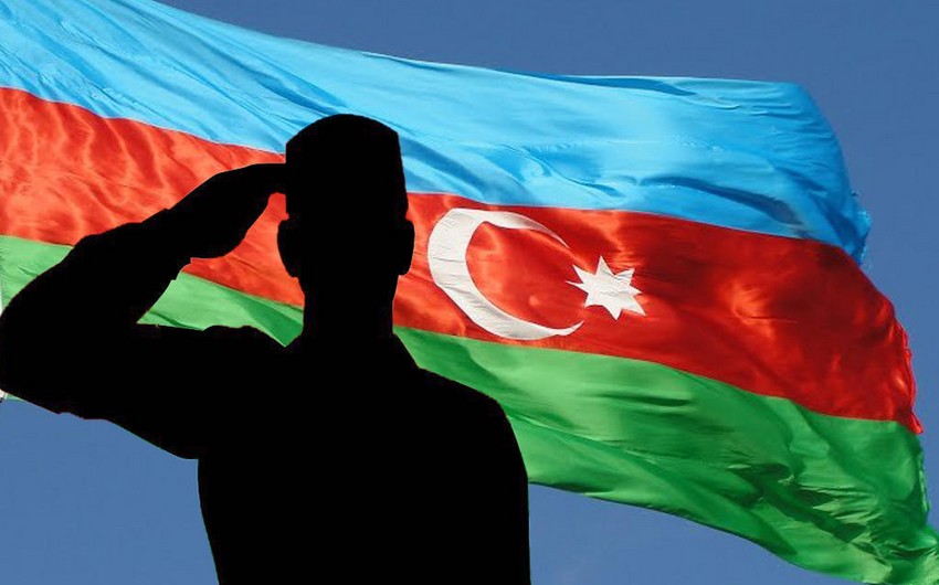 Hərbi Prokuror şəhid ailəsi ilə görüşüb