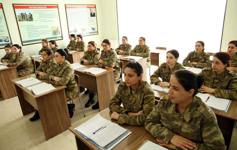 Qadınların hərbi təhsilə marağı artır