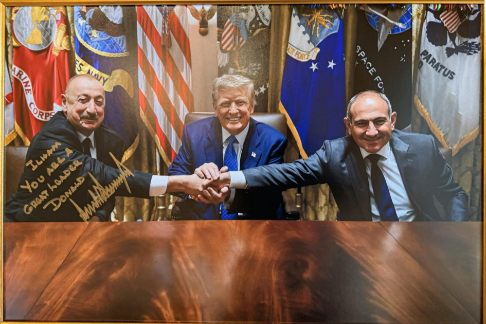 Prezident İlham Əliyev Amerika Birləşmiş Ştatlarının Prezidenti Donald Trampın hədiyyəsinə görə ona təşəkkür edib