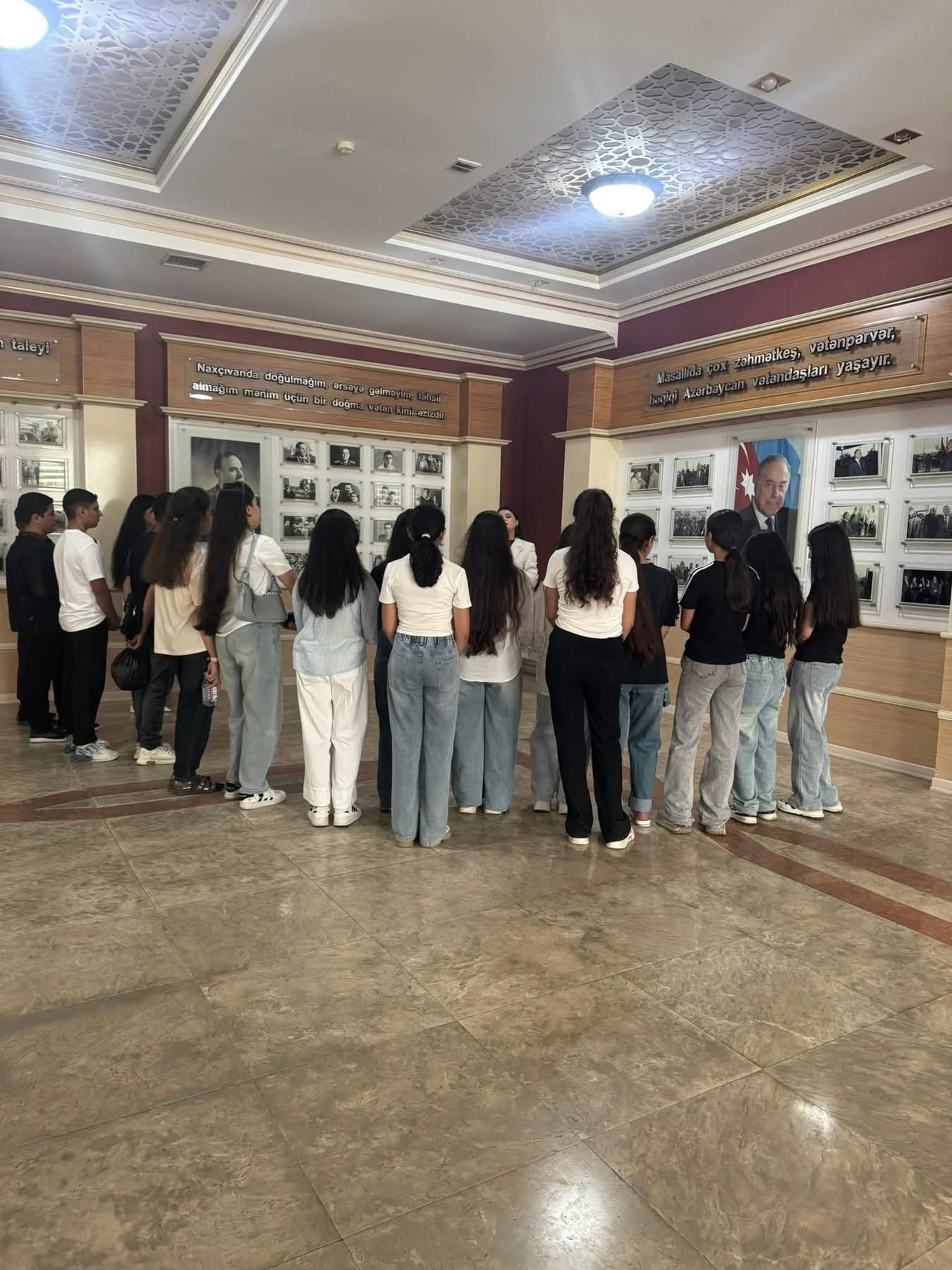 Bambaşı kənd məktəbi şagirdləri Heydər Əliyev Mərkəzini ziyarət edib