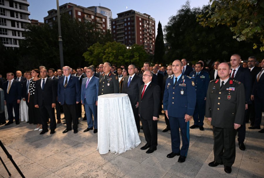 Tarixi zəfərlər günü: 30 Avqust və 8 Noyabr qardaş xalqların şərəfli səhifələri
