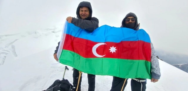 Baku TV əməkdaşı Fərdin İsazadə Monblan zirvəsinə qalxdı