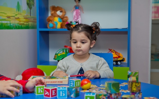 Uşaqların özünü kəşf etməsi: Seçim və azadlıqla öyrənmək