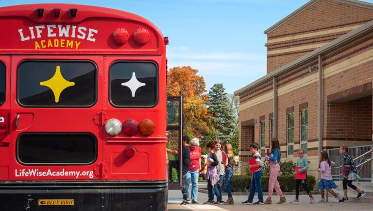 Ştatlar şagirdlərə məktəbdənkənar dini dərs imkanı yaradır