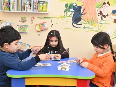 Erkən yaşda uşaqların çoxdillilik və dil öyrənmə bacarıqları