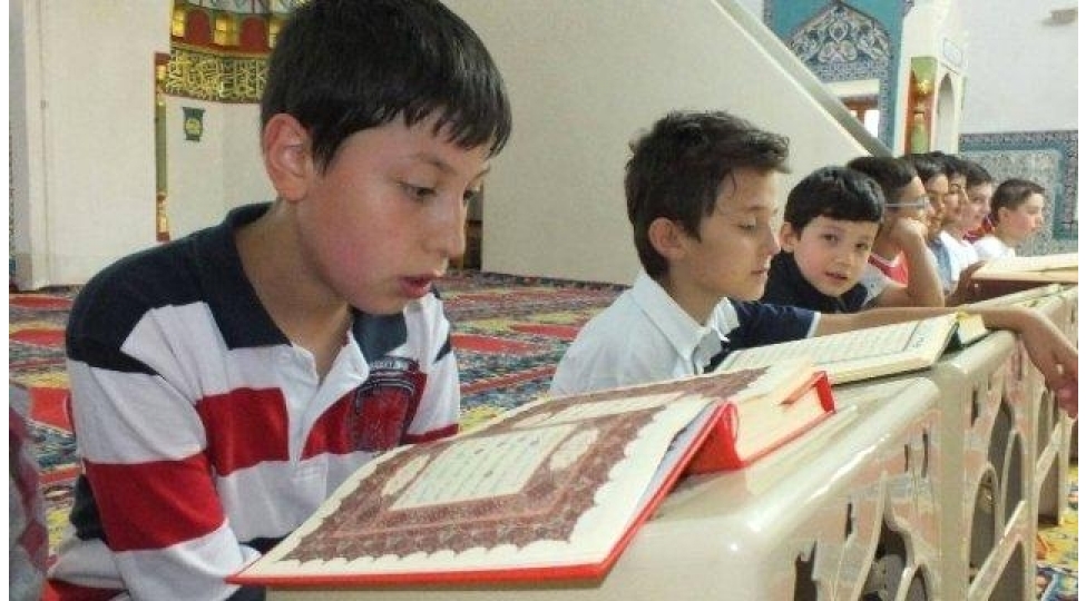 İlahiyyatçı: "Uşaqlara dini bilik verilməsində həm valideyn, həm də dövlət məsuliyyət daşıyır"