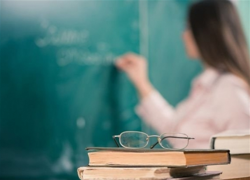 Məktəblərdə müəllimlərin sayı azalıb