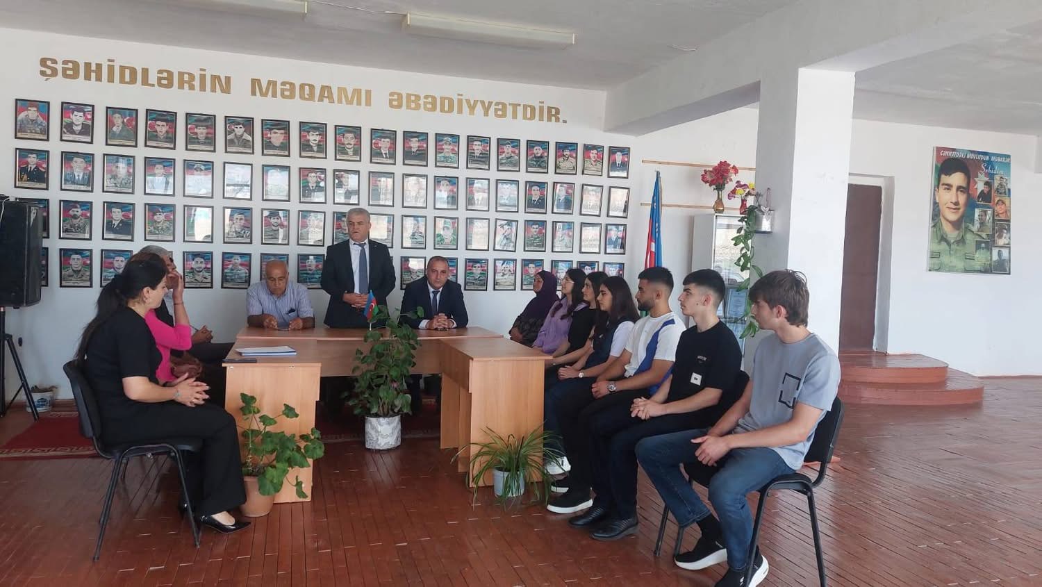 Yeni tələbələr mədəniyyət evində bir araya gəlib