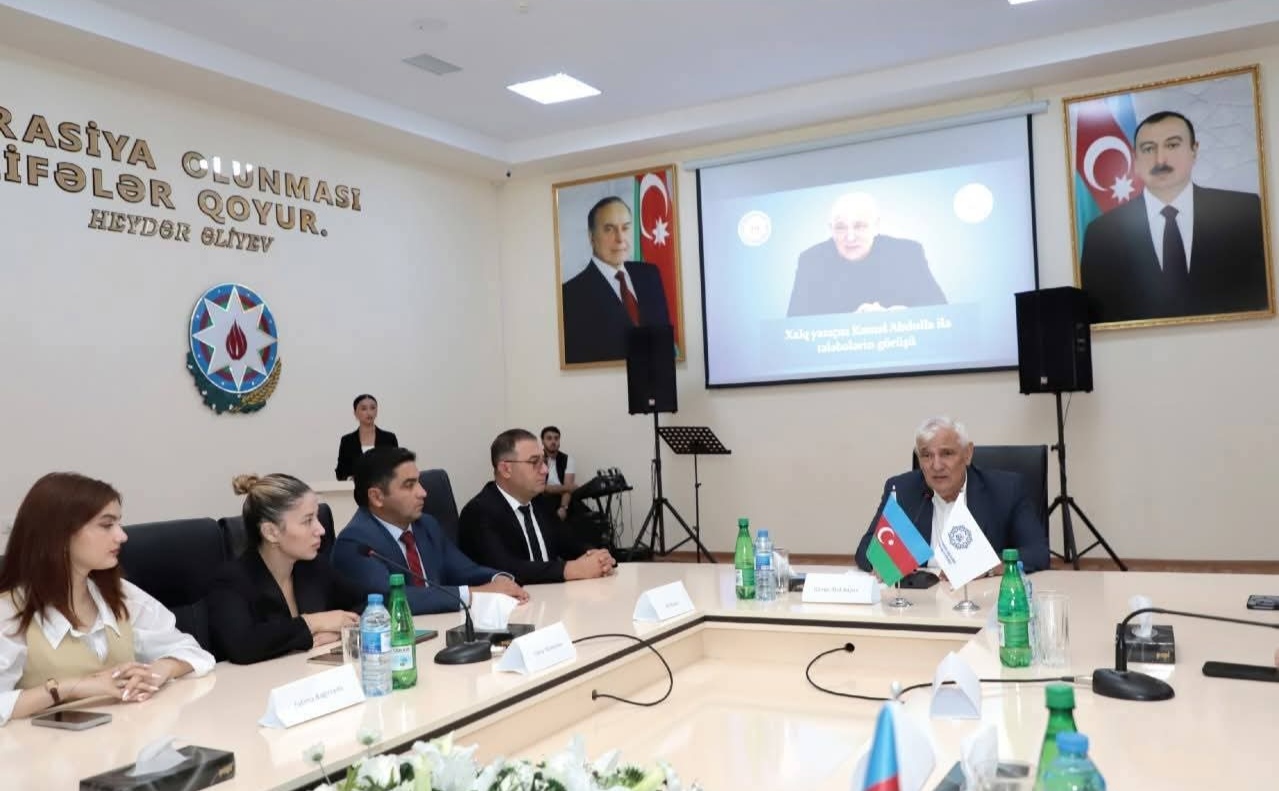 Xalq yazıçısı Kamal Abdulla tələbələrlə görüşüb