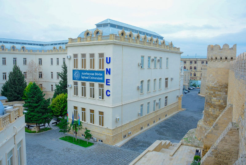 UNEC-in 306 məzunu fərqlənmə diplomuna layiq görülüb