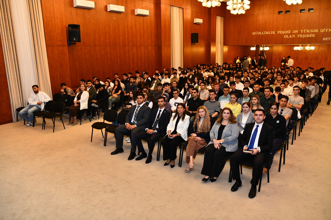 ADNSU-da birinci kurs tələbələri ilə tanışlıq görüşü keçirilib