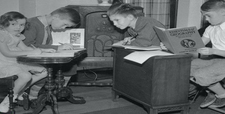 1937-ci ildə polio epidemiyası zamanı radiodan distant təhsil