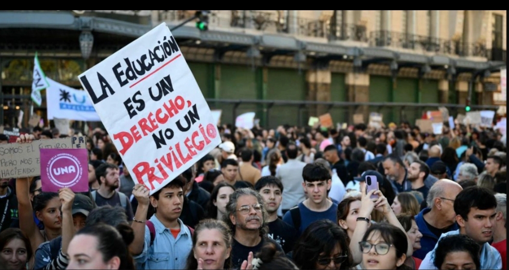 Argentinada təhsil büdcəsinin azaldılması kütləvi etirazlara səbəb olub