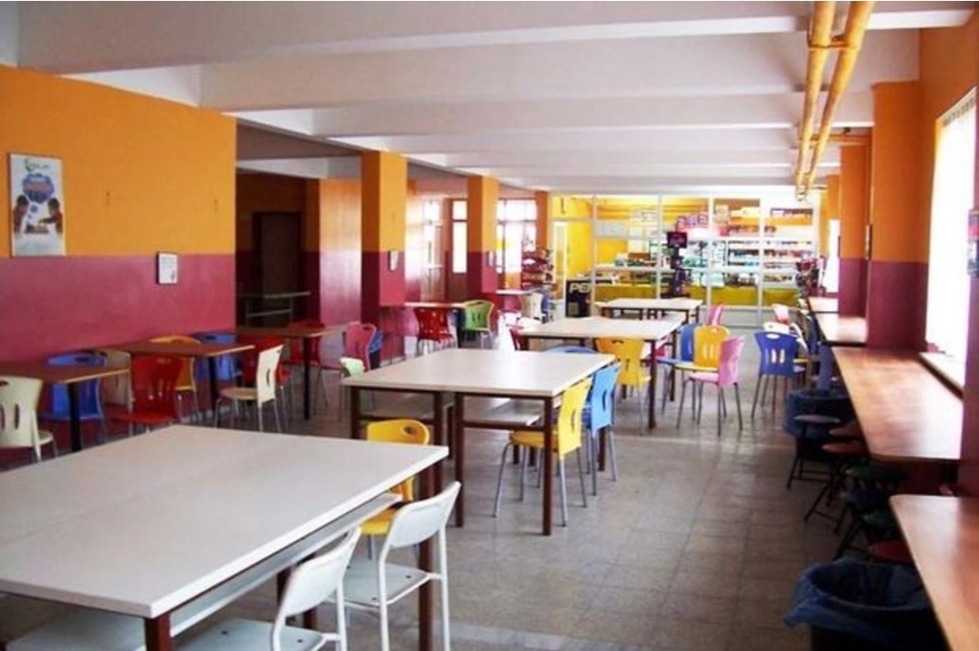 Bakıda yerləşən liseydə bağlı bufetə görə qalmaqal baş qaldırıb