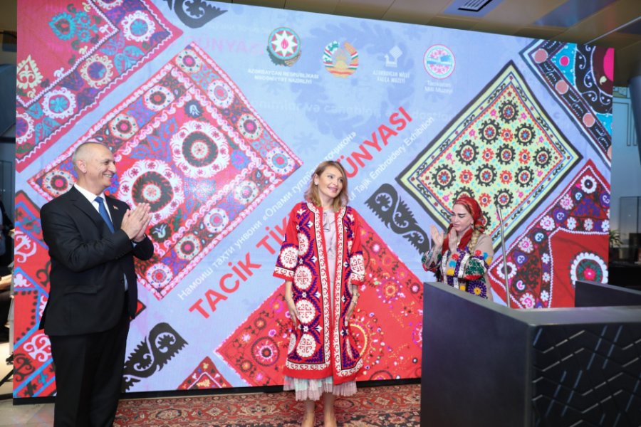 Azərbaycan Milli Xalça Muzeyində “Tacik tikmə dünyası sərgisi qeyd olunub