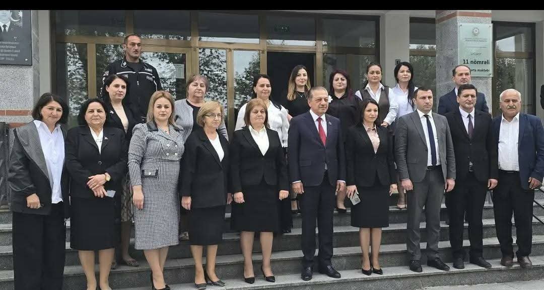 Deputat Cavanşir Feyziyev məktəbin 100 illiyi münasibətilə kollektivlə görüşüb