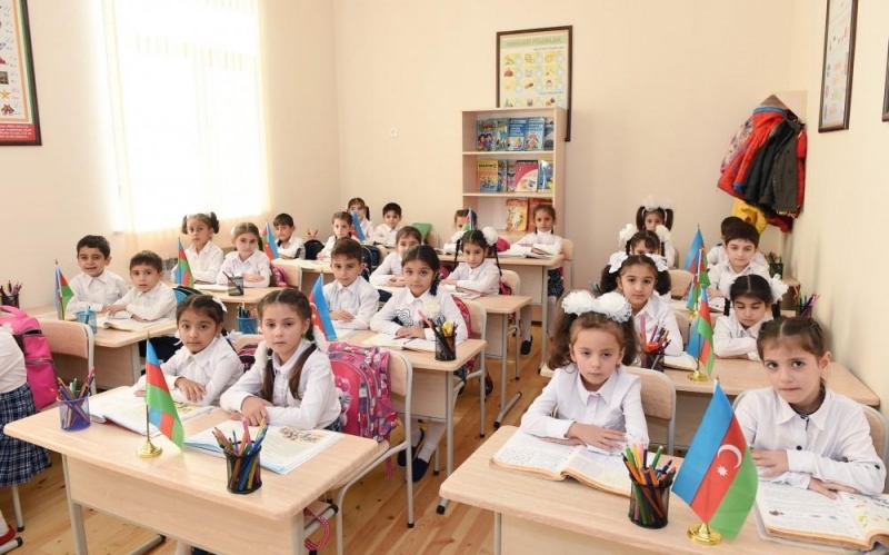 "Siniflərdə şagird sıxlığı təhsilin keyfiyyətinə mənfi təsir göstərir"