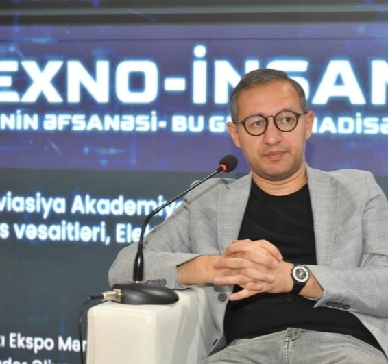 Yazıçı Qismət: "Azərbaycanda nəşriyyatlar daha çox tanınan imzaları nəşr edirlər"