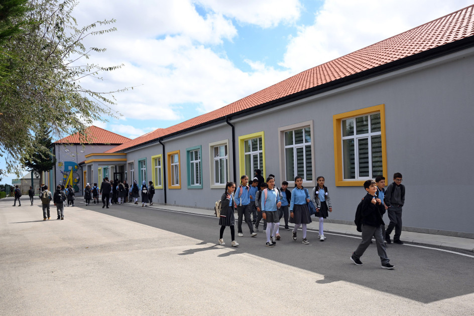 Xəzər rayonunda yeni məktəb istifadəyə verildi