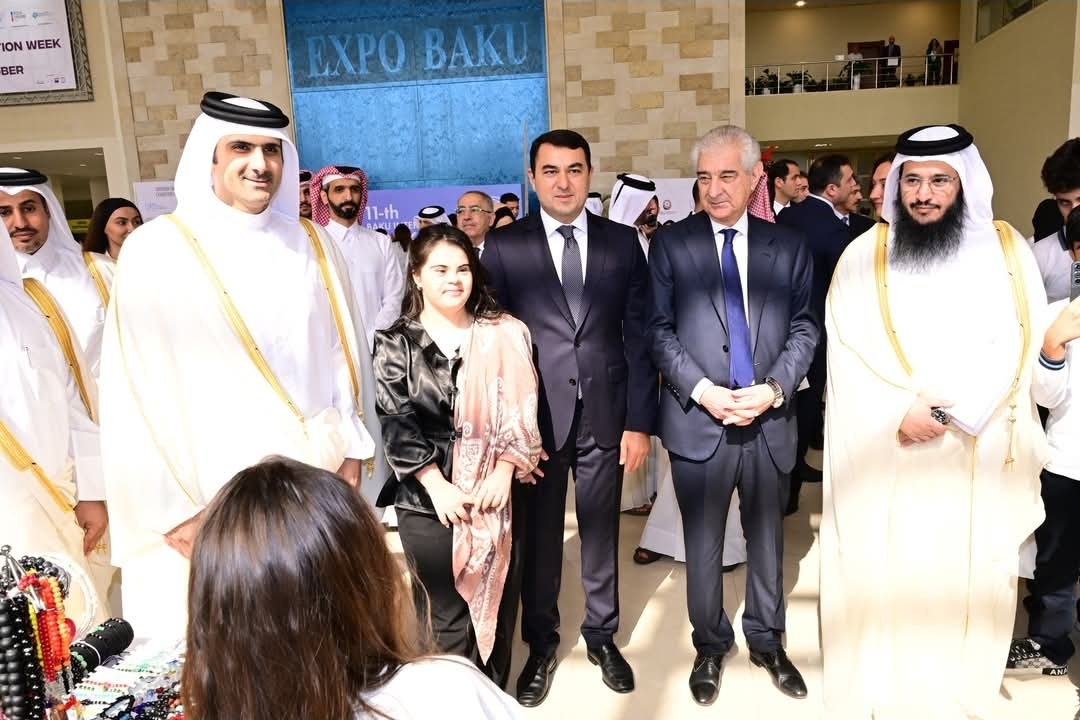 Adil Kərimli və qətərli həmkarı Bakı Beynəlxalq Kitab Sərgisi ilə tanış olublar