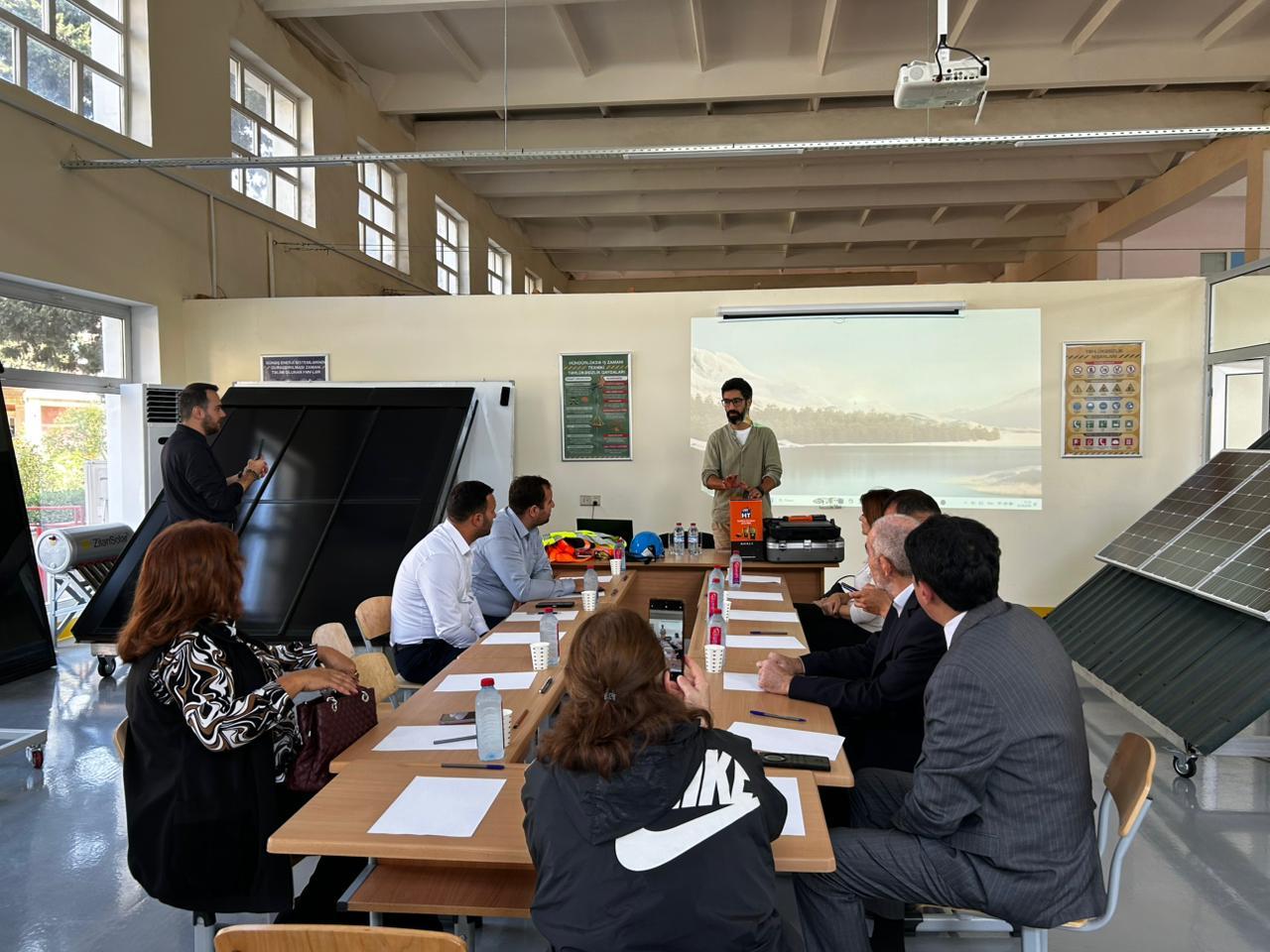 Peşə mərkəzində yaşıl enerji ilə bağlı təlimlər keçirilib