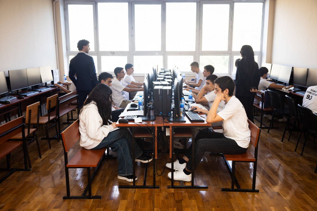 Məktəblilər arasında “R.M.90” proqramlaşdırma müsabiqəsi keçirilib