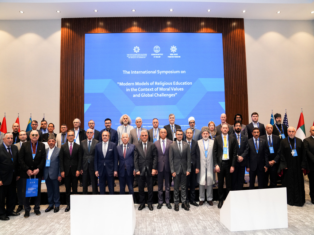 Firudin Qurbanov müasir din təhsili modelləri ilə bağlı beynəlxalq simpoziumun açılışında iştirak edib