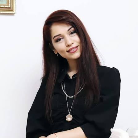 "Beynimizi telefonla keyləşdirərək düşüncələrimizi susdururuq" - Nabat Mirzəyeva 