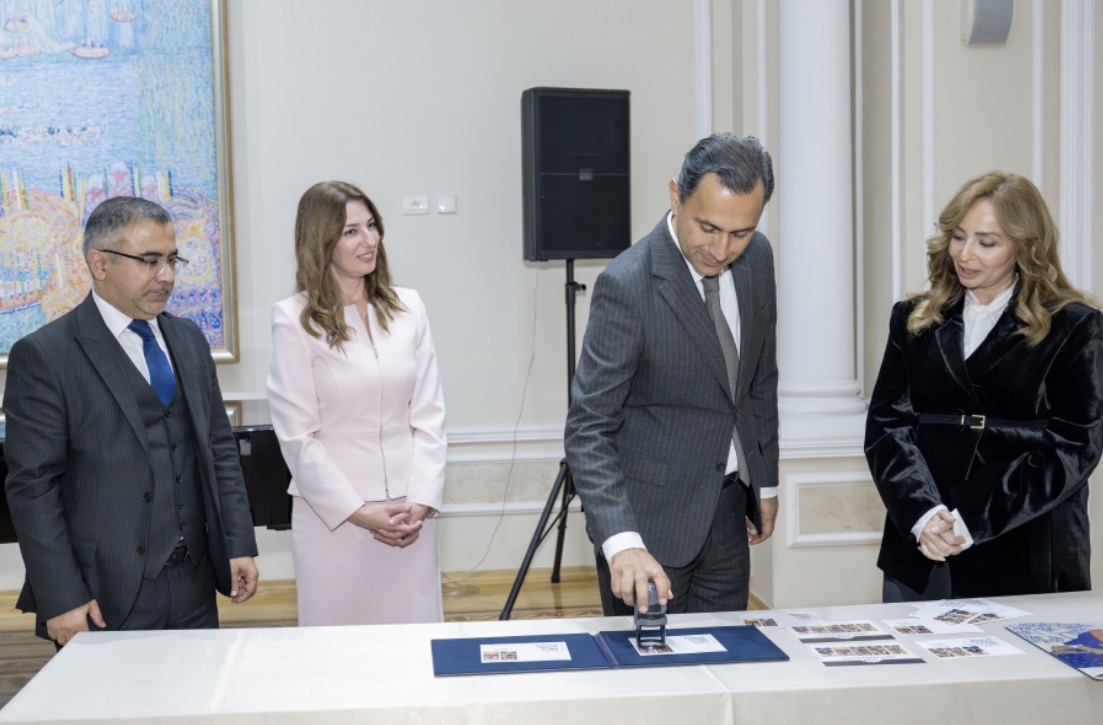 Mirzə Qədim İrəvaninin 200 illiyi münasibətilə buraxılan poçt markalarının təqdimatı olub