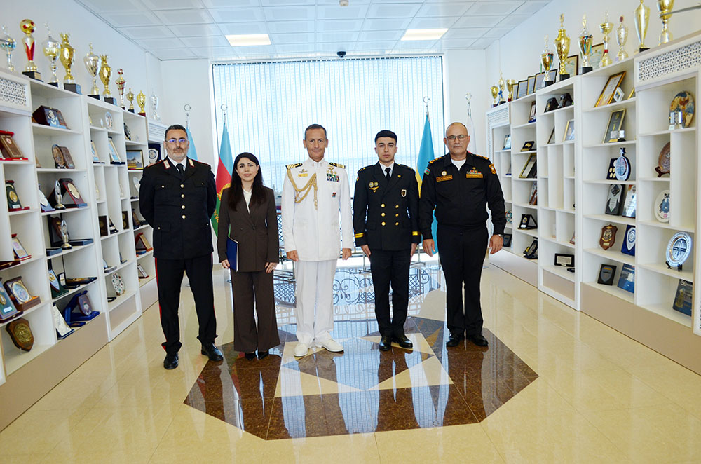 Azərbaycanlı zabitə “Tələbələrin şərəf qılıncı” təqdim edilib