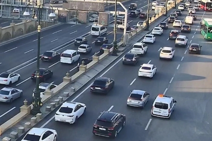 Səhər saatlarında yollarda tıxac yaranıb