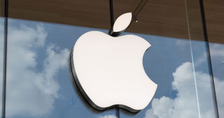 "Apple" əməkdaşı soyadını "Samsung"a görə dəyişməli olub