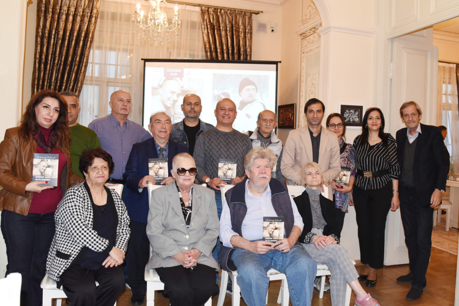 “Fotokameranın kapitanı” kitabının təqdimatı keçirilib