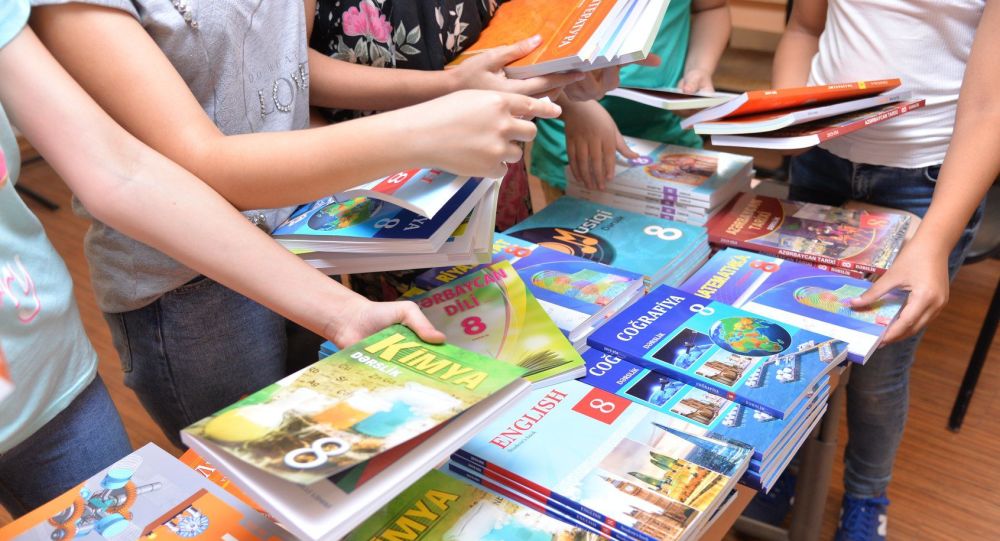 “Dərs vəsaitlərinin çoxluğu şagirdlərə əlavə yük yaradır”- EKSPERT