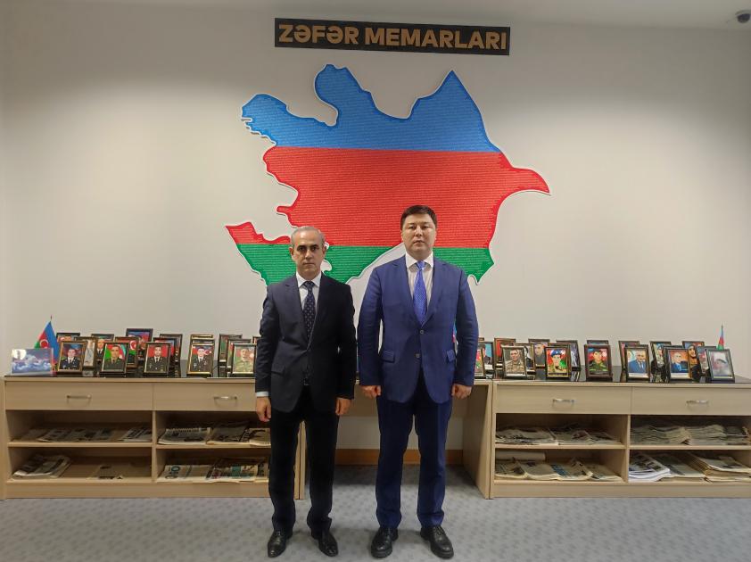 Qazaxıstanın sənaye və tikinti nazirinin müavini Mərkəzi Elmi Kitabxanada olub