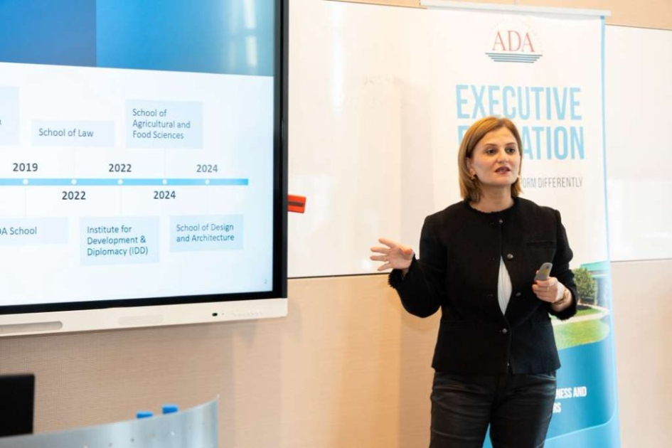 Media nümayəndələri üçün “Süni intellektin mediada tətbiqi” mövzusunda seminarlara başlanılıb