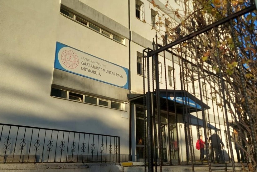 Türkiyədə məktəbdə yaşanan izdihamda 21 şagird yaralanıb