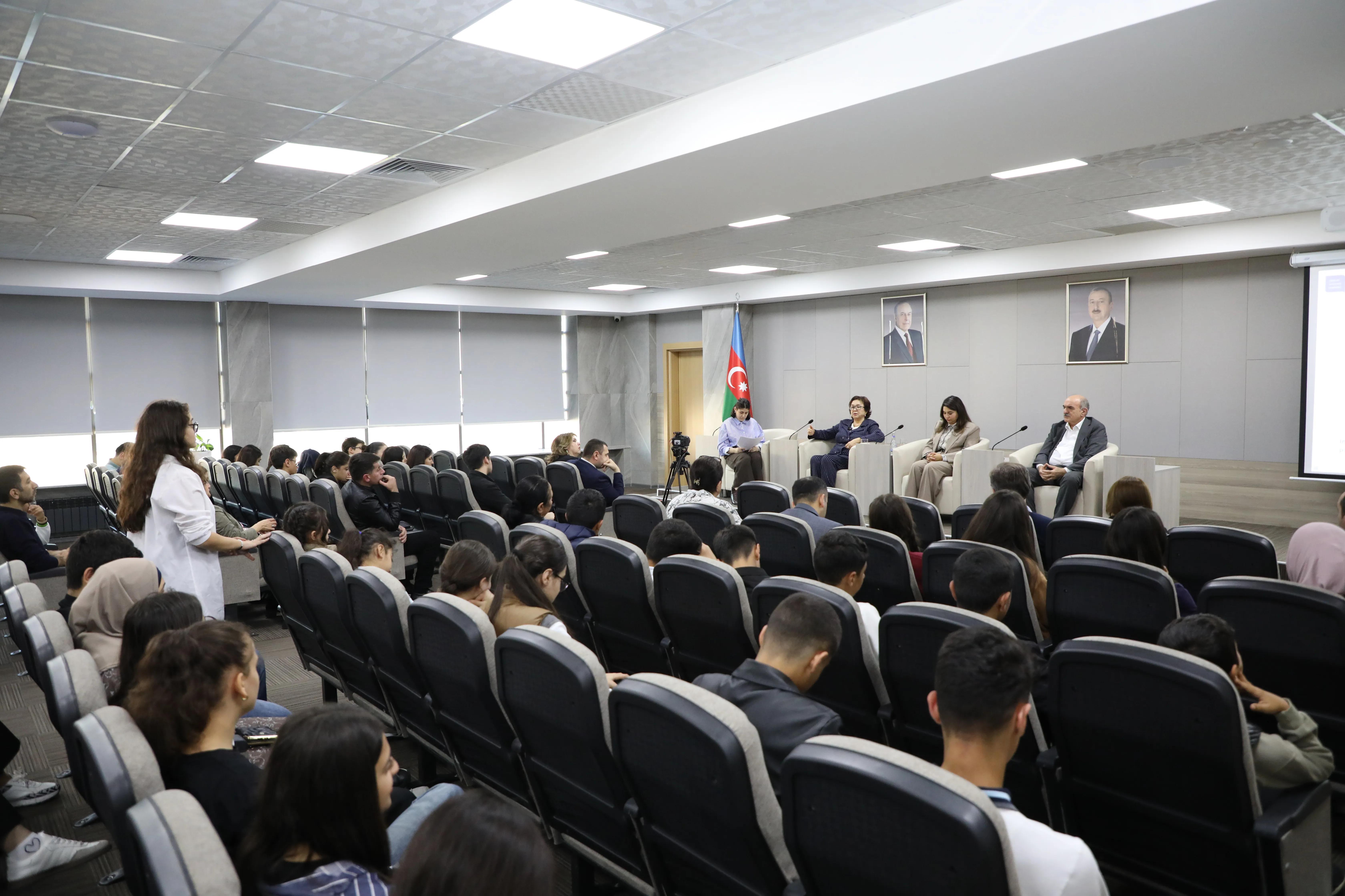 Dövlət İmtahan Mərkəzi ictimaiyyət üçün açıq görüşləri davam etdirir