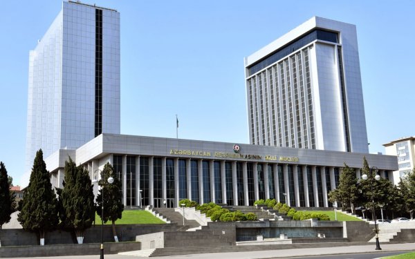 Milli Məclis Zəfərin beşinci ildönümü ilə bağlı Bəyanat qəbul edib