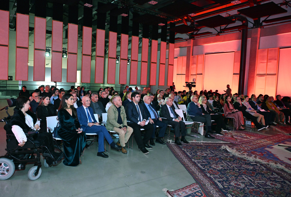 “Art Weekend” festivalı çərçivəsində Beynəlxalq Poeziya Gecəsi keçirilib