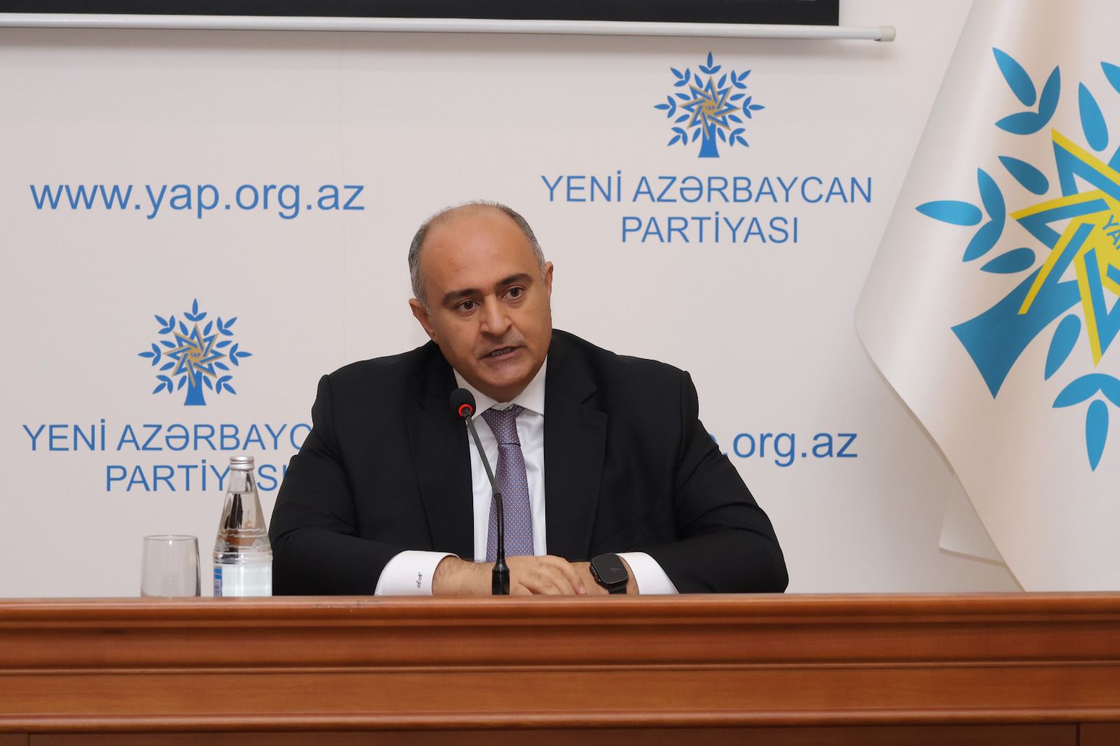 BSU-nun rektoru YAP-ın gənc fəalları ilə görüş keçirib