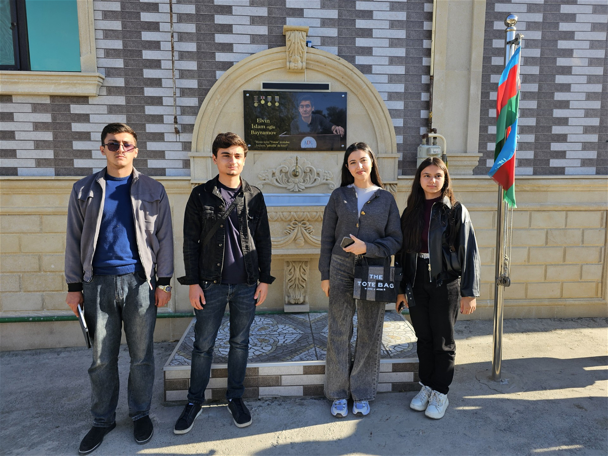 Tələbələr şəhid məzun Elvin Bayramovun ev muzeyini ziyarət ediblər