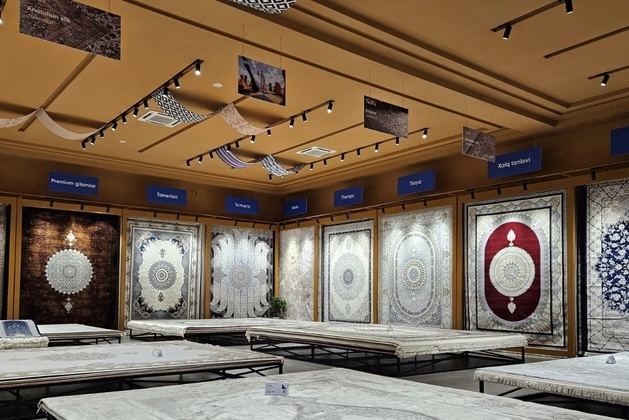 Azərbaycanlı jurnalistlər "Khiva Gilam Kombinati"nda olublar