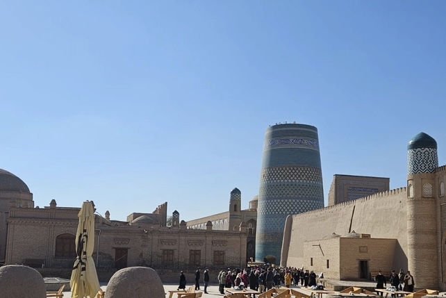 Azərbaycanlı jurnalistlər Xivədəki muzey-qoruqda olublar