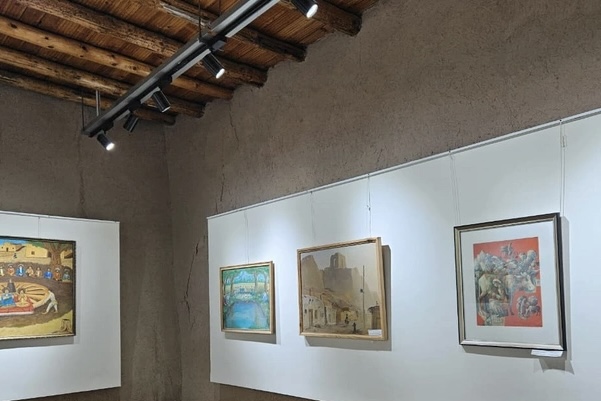 Azərbaycanlı jurnalistlər Xarəzmdə regionun ən məşhur tarixi turizm məkanını ziyarət ediblər