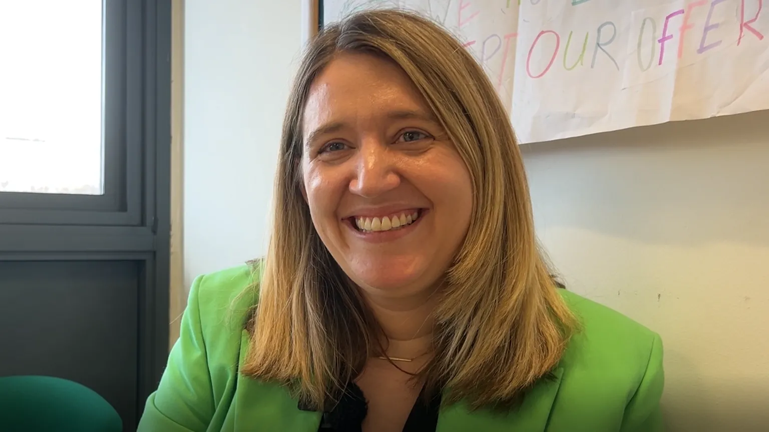 Nazir məktəb ziyarətində investisiya göndərməyə çağırır